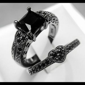 Black gold black sapphire ring set